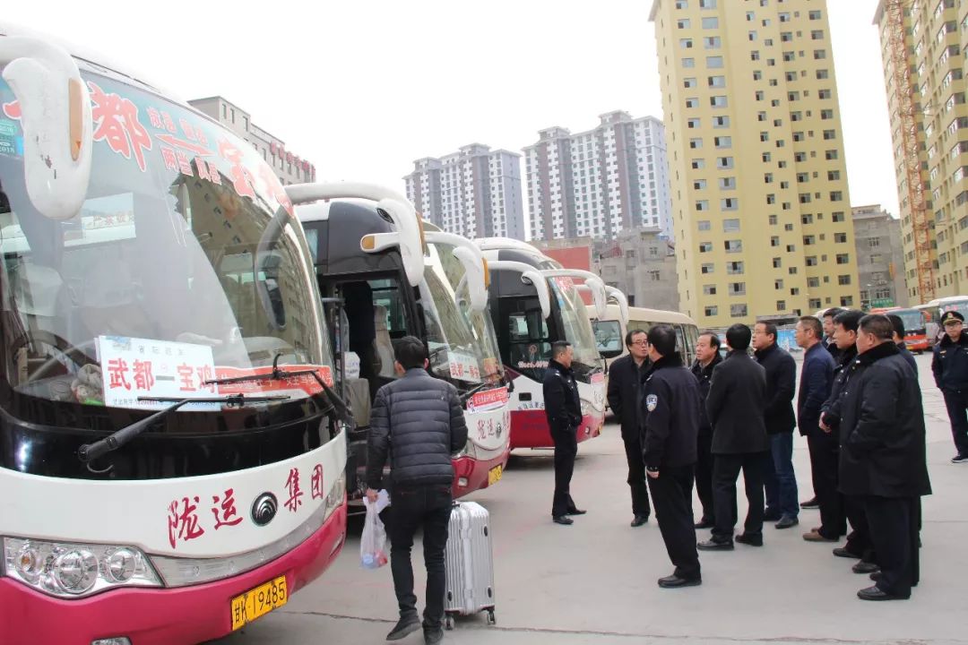 市政府副秘書長韓東武一行到隴運(yùn)集團(tuán)公司武都汽車站檢查春運(yùn)安全生產(chǎn)工作